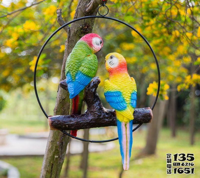 動(dòng)物園樹(shù)上休息的玻璃鋼仿真鸚鵡雕塑 動(dòng)物園樹(shù)上休息的玻璃鋼仿真鸚鵡雕塑
